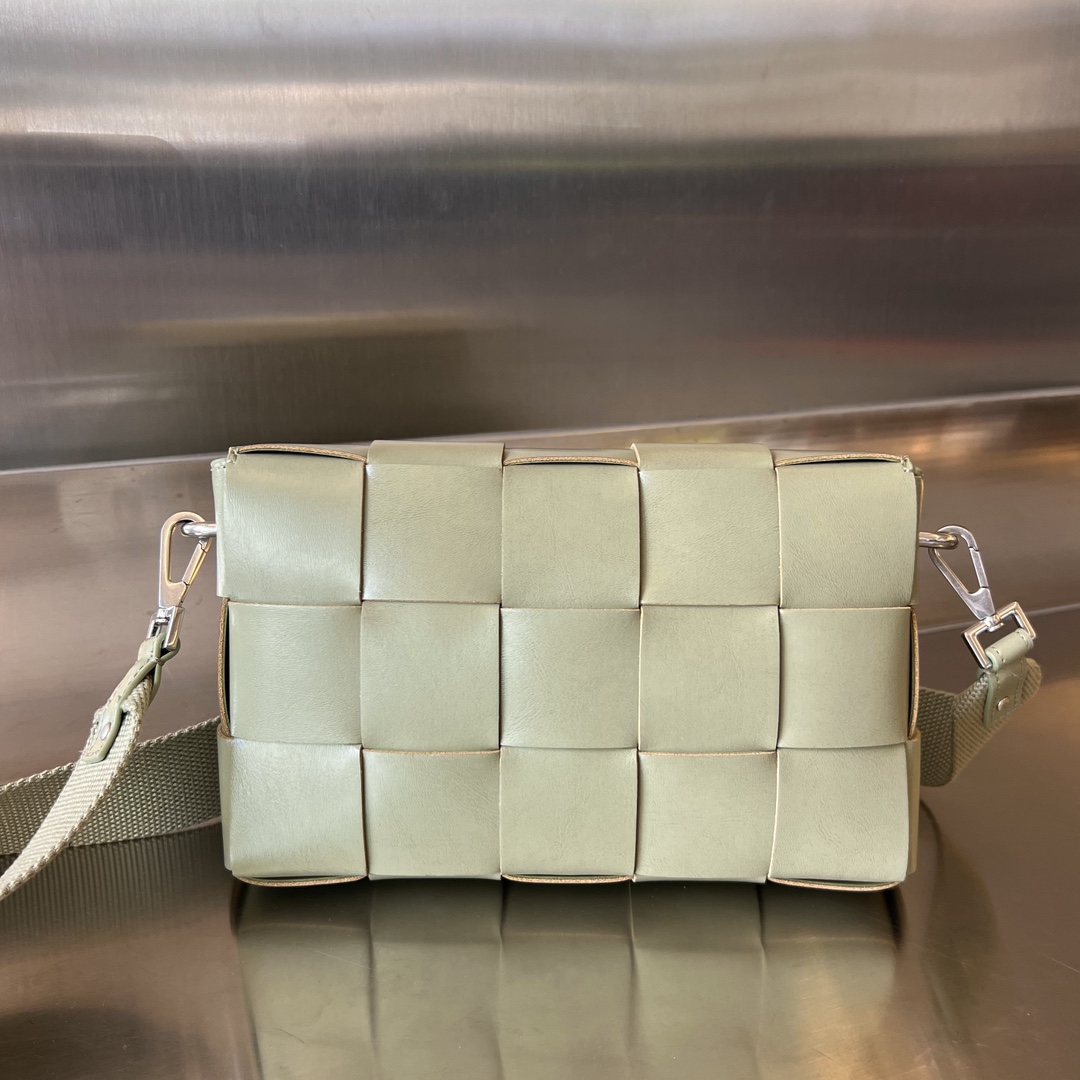 b0tte*a Ven*ta crossbody bag-23x15x5cm