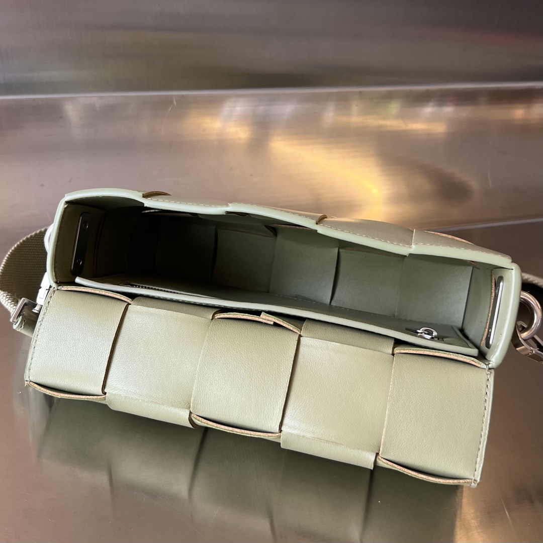 b0tte*a Ven*ta crossbody bag-23x15x5cm
