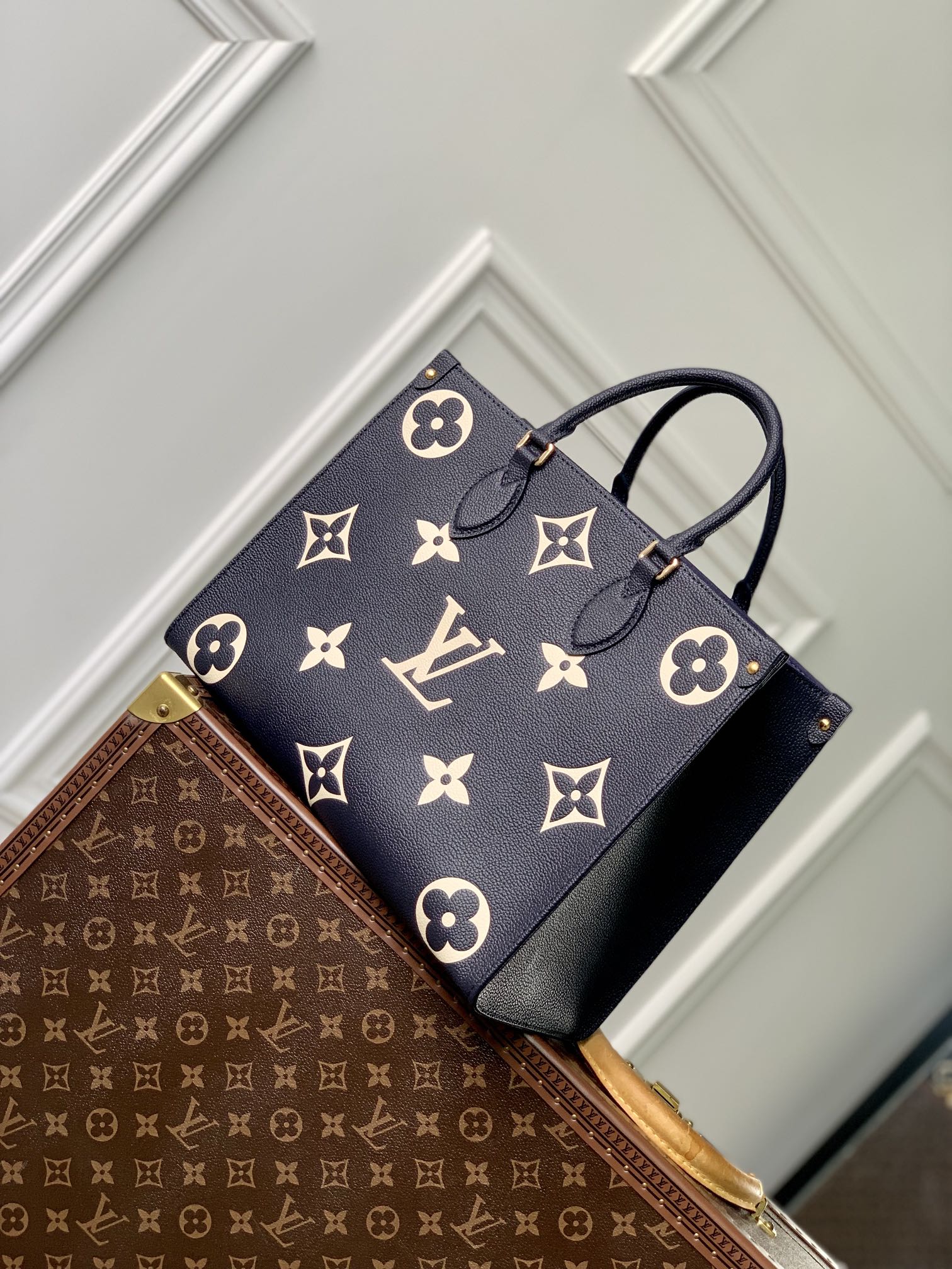 l0*is V*t0n small onthego handbag-35*28*15cm