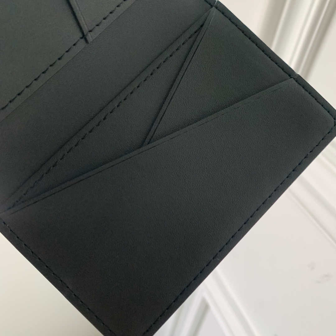 l0*is V*t0n wallet-m83330-7.5 x 11.1 x 1cm