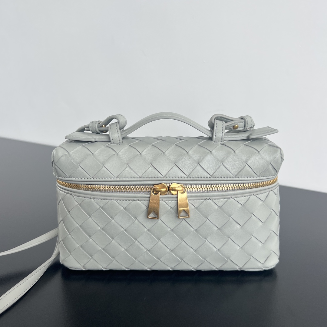 b0tte*a Ven*ta vanity case bag-22x12.5x5cm