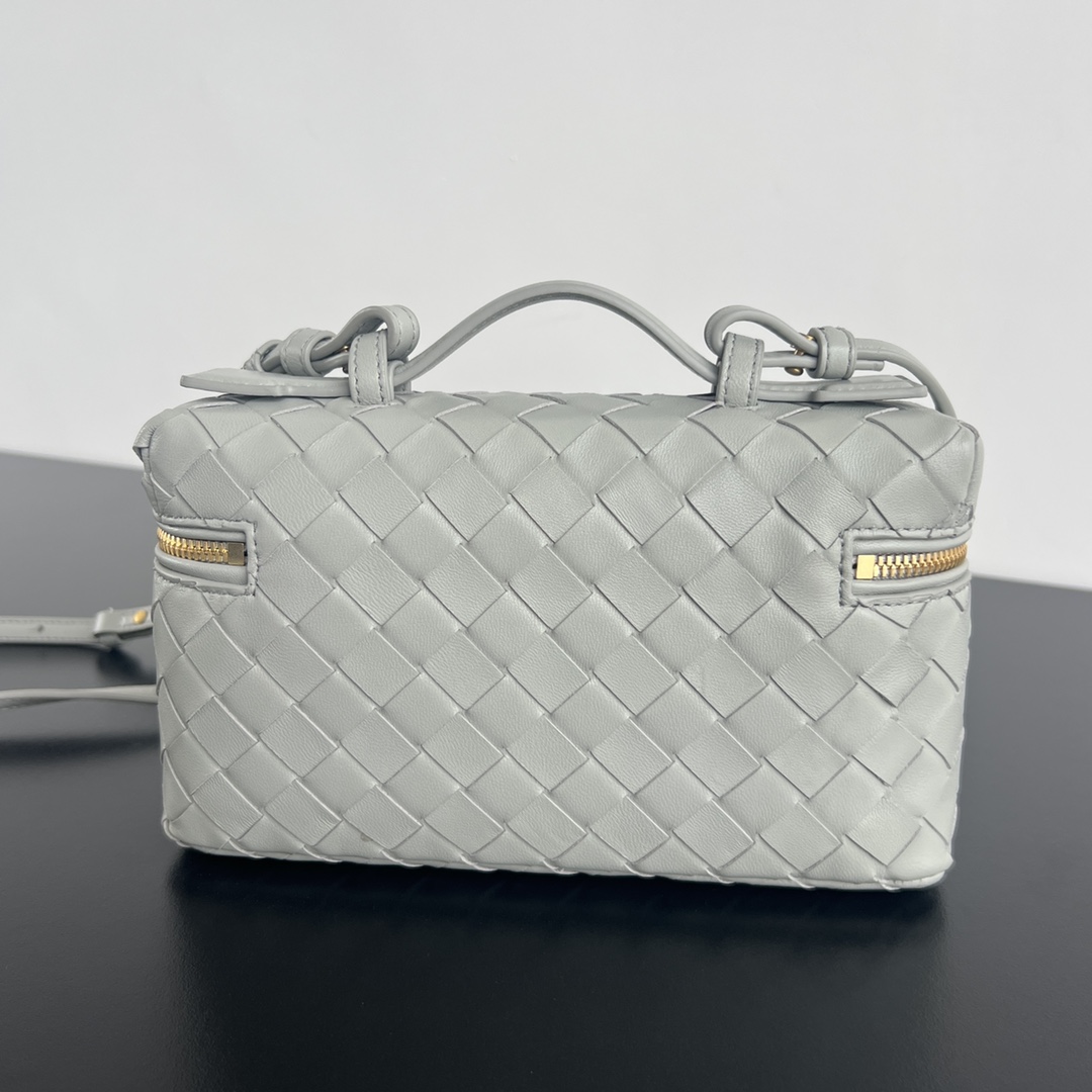 b0tte*a Ven*ta vanity case bag-22x12.5x5cm