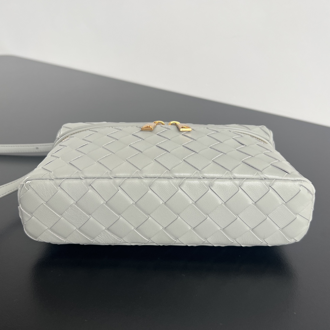 b0tte*a Ven*ta vanity case bag-22x12.5x5cm
