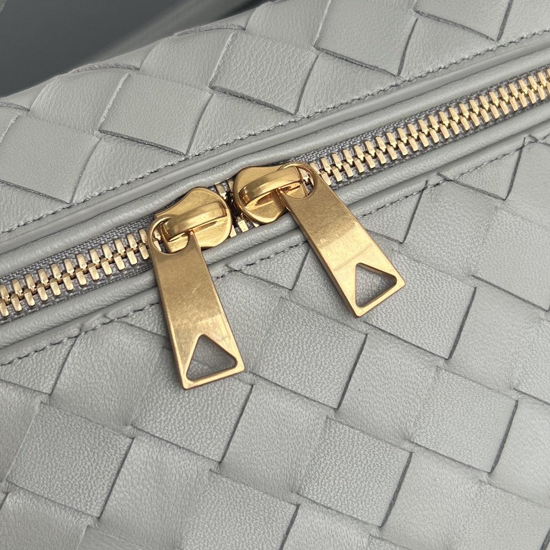b0tte*a Ven*ta vanity case bag-22x12.5x5cm