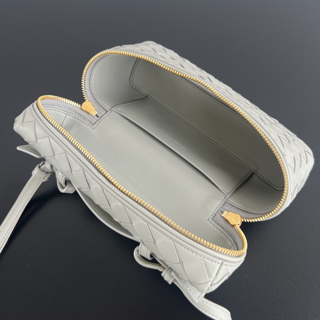 b0tte*a Ven*ta vanity case bag-22x12.5x5cm