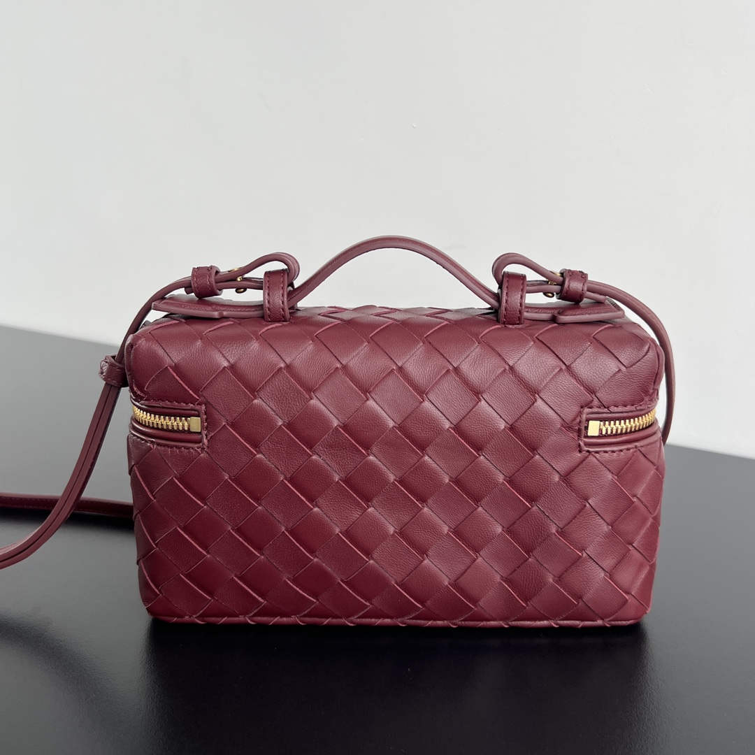b0tte*a Ven*ta vanity case bag-22x12.5x5cm