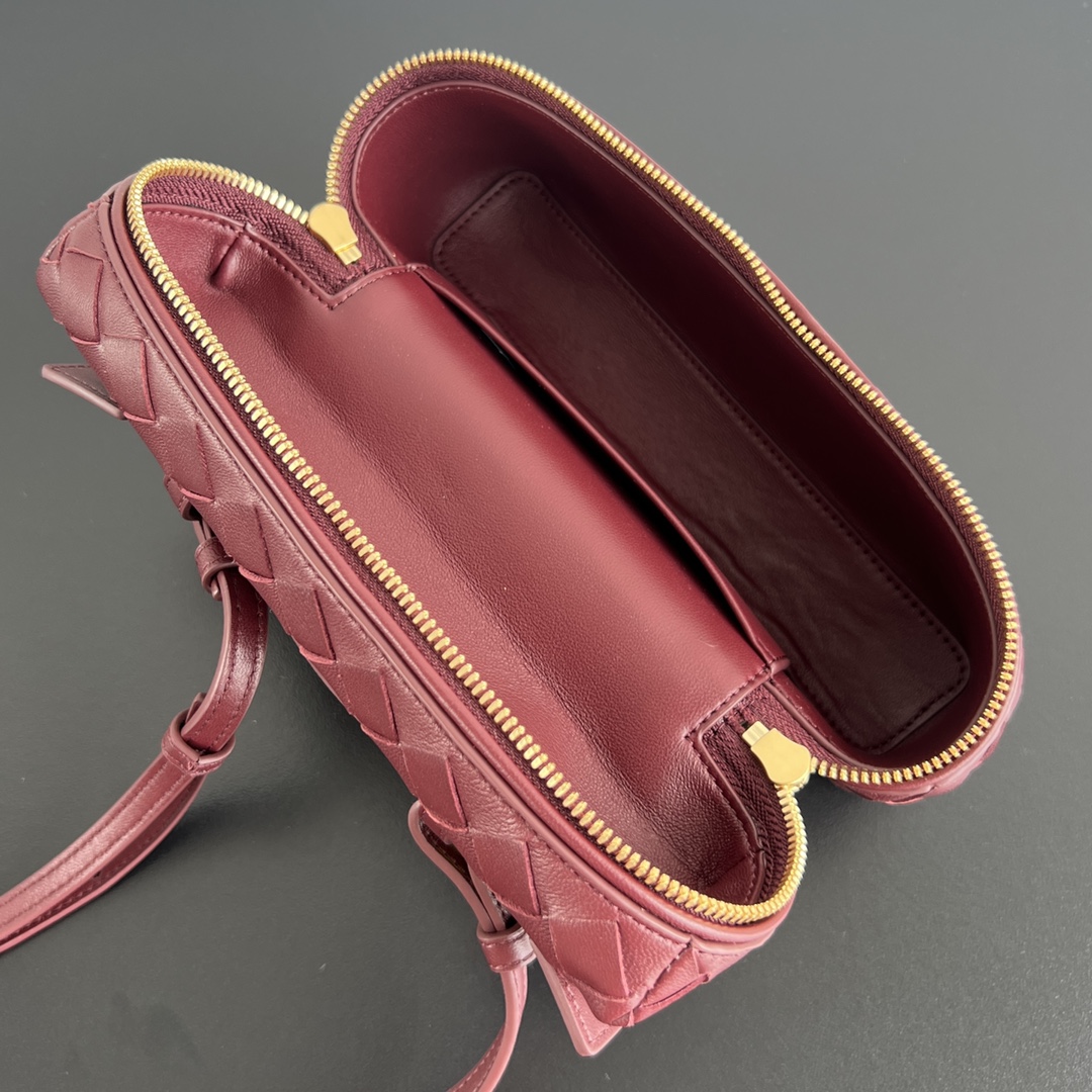 b0tte*a Ven*ta vanity case bag-22x12.5x5cm