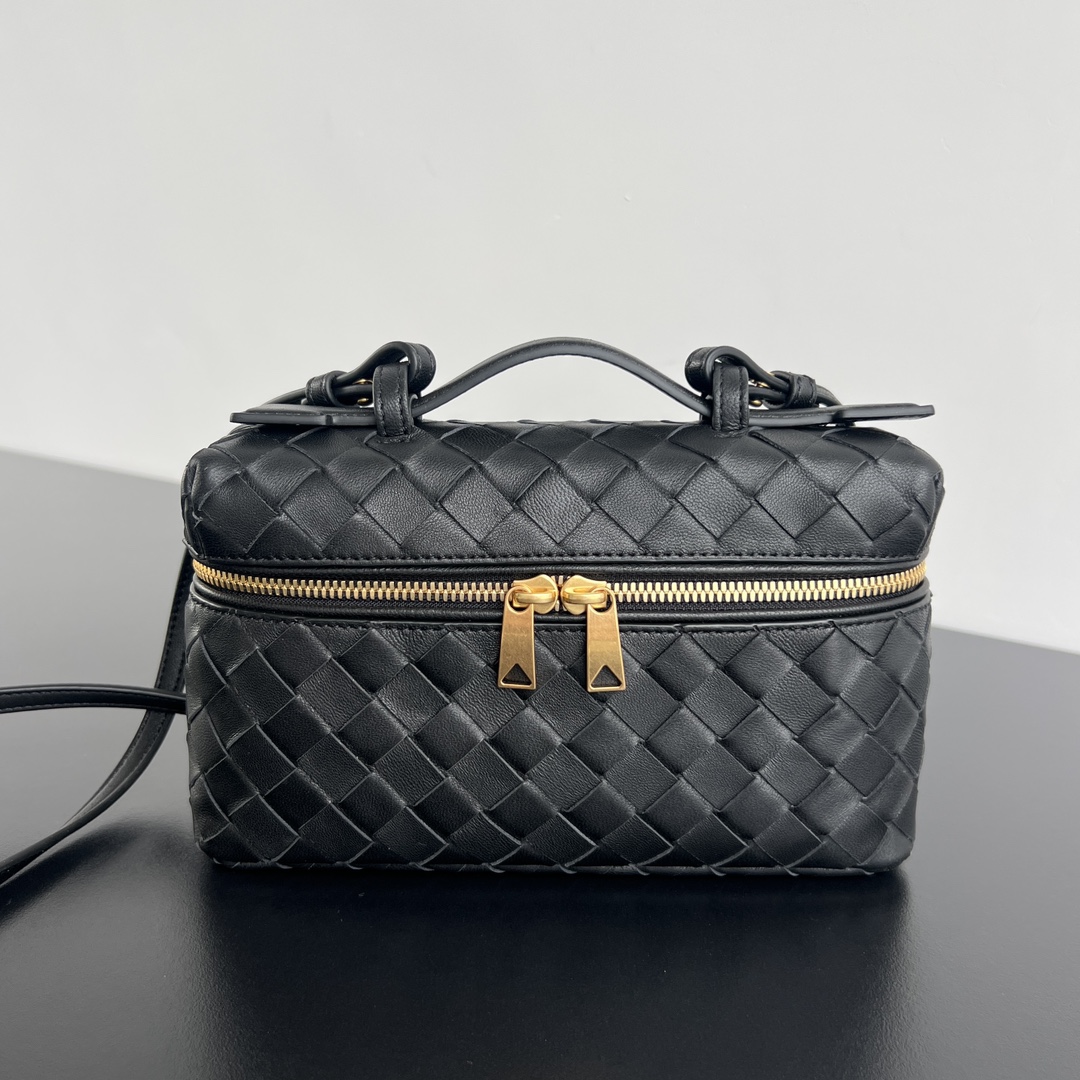 b0tte*a Ven*ta vanity case bag-22x12.5x5cm