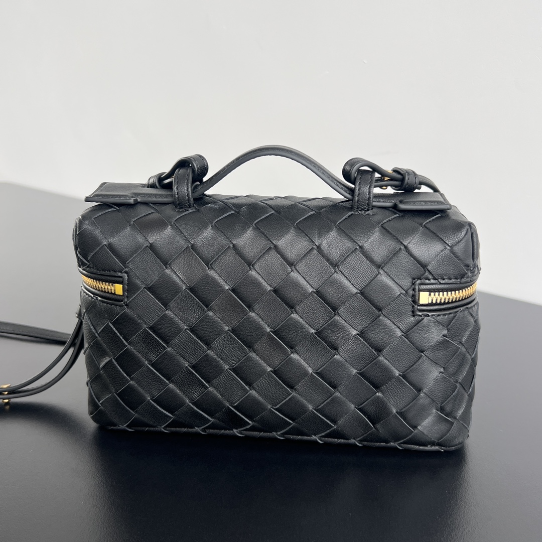 b0tte*a Ven*ta vanity case bag-22x12.5x5cm