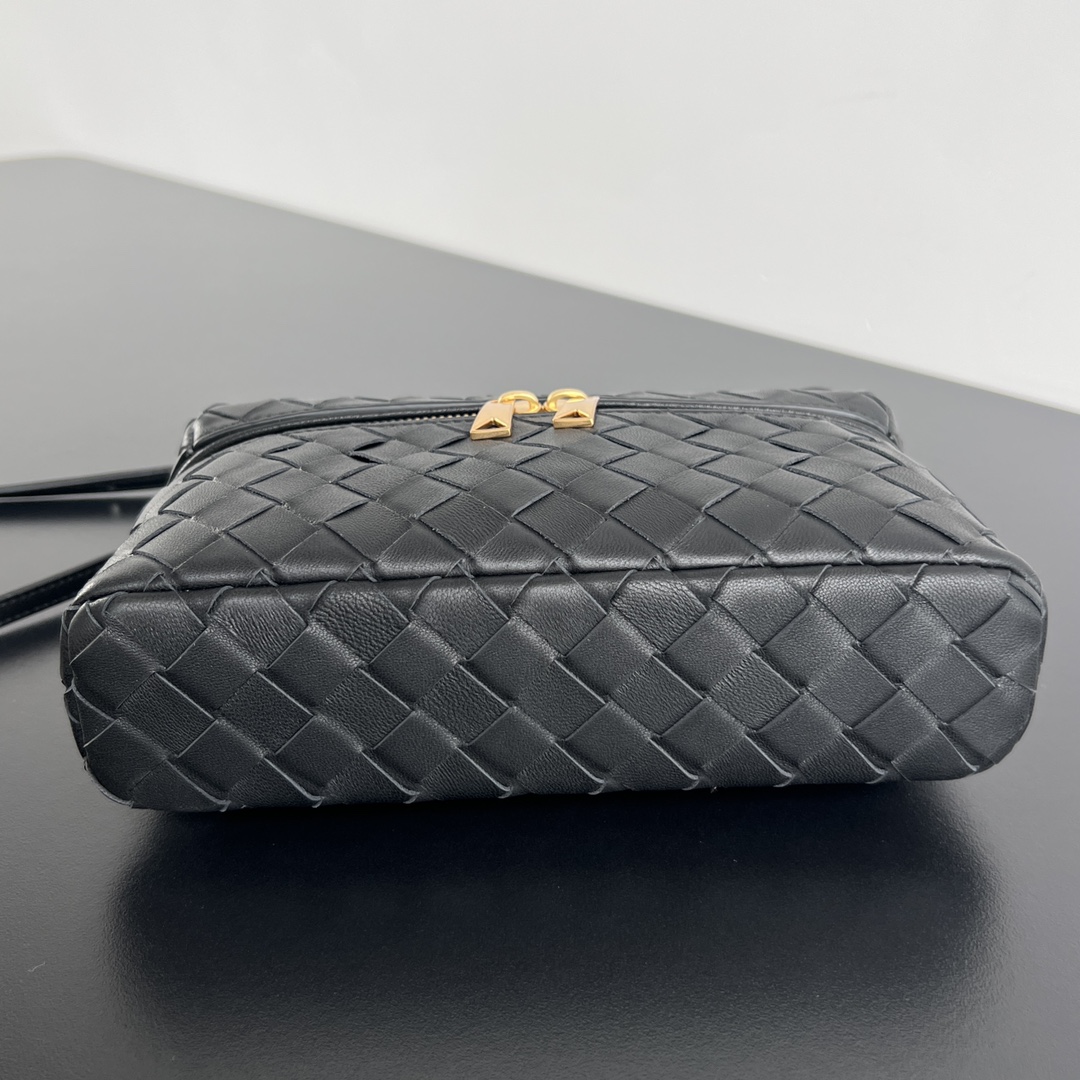 b0tte*a Ven*ta vanity case bag-22x12.5x5cm