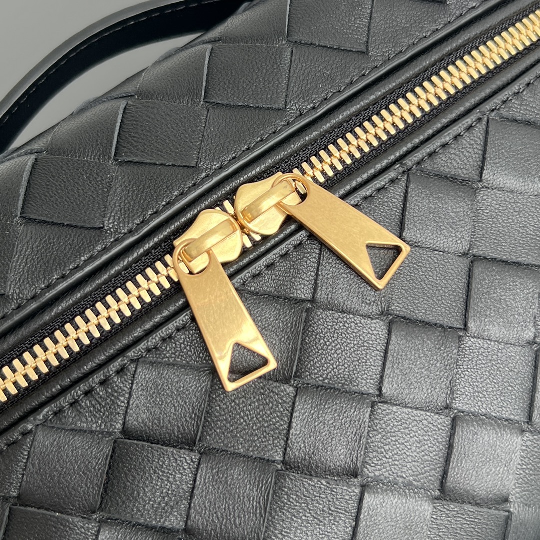 b0tte*a Ven*ta vanity case bag-22x12.5x5cm