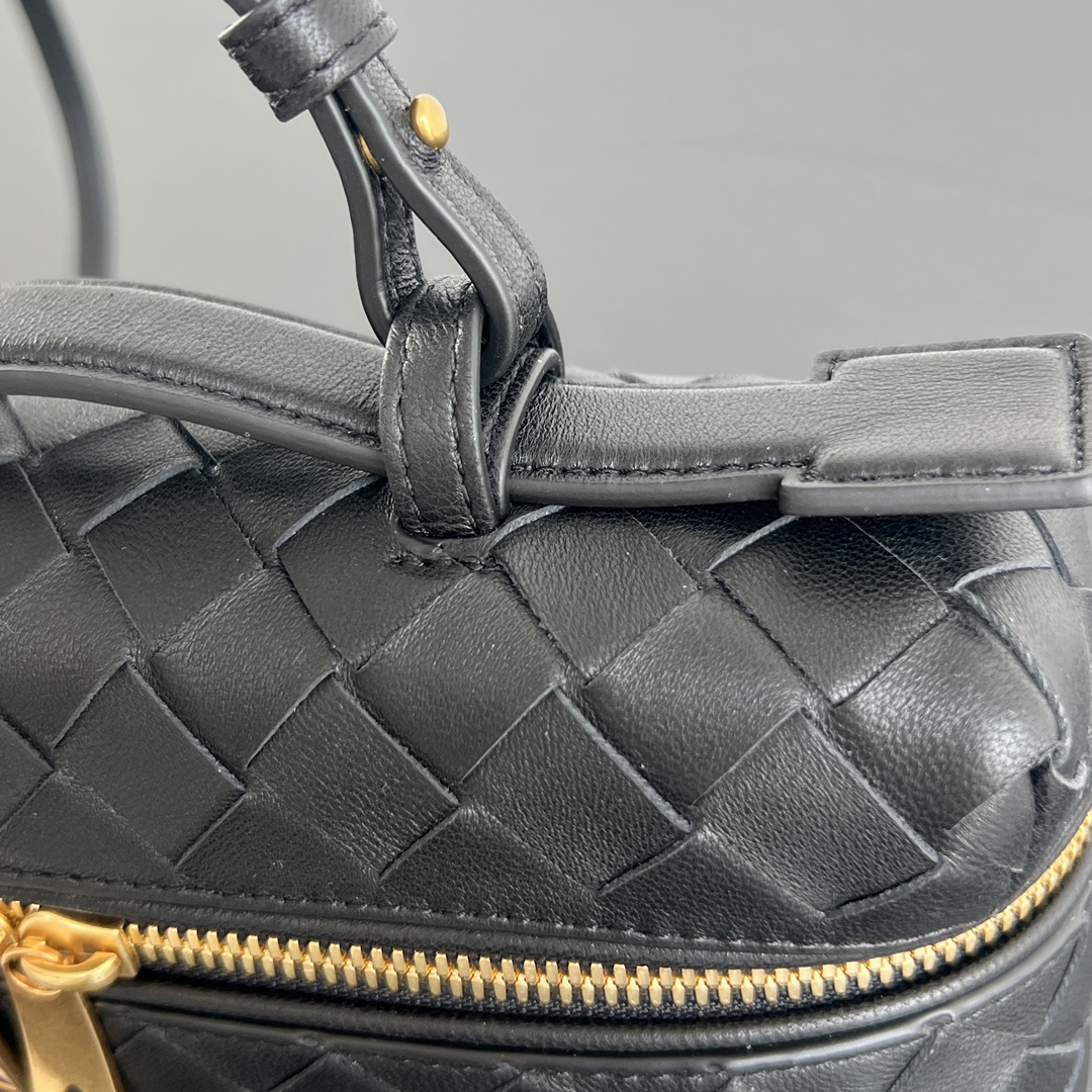 b0tte*a Ven*ta vanity case bag-22x12.5x5cm