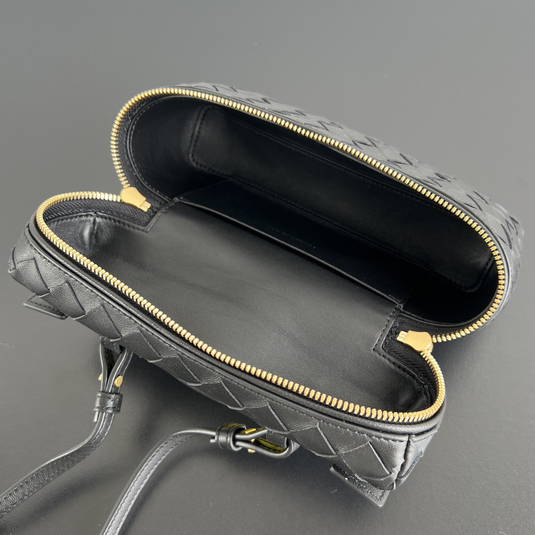 b0tte*a Ven*ta vanity case bag-22x12.5x5cm