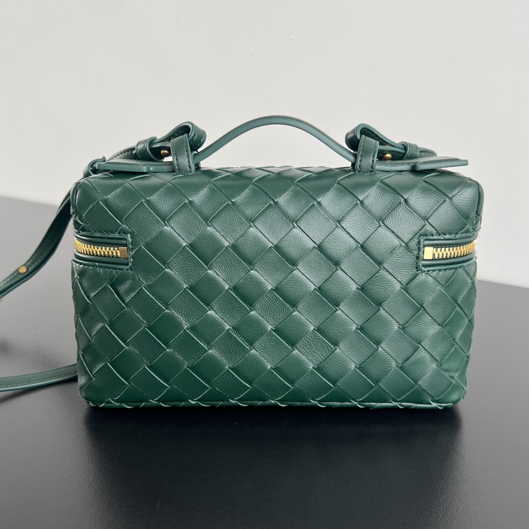 b0tte*a Ven*ta vanity case bag-22x12.5x5cm