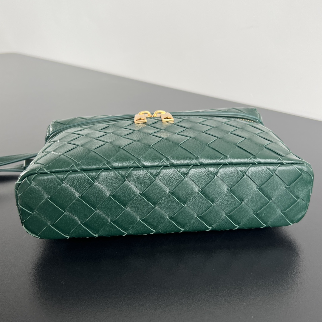 b0tte*a Ven*ta vanity case bag-22x12.5x5cm