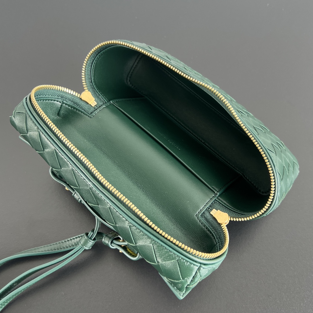 b0tte*a Ven*ta vanity case bag-22x12.5x5cm