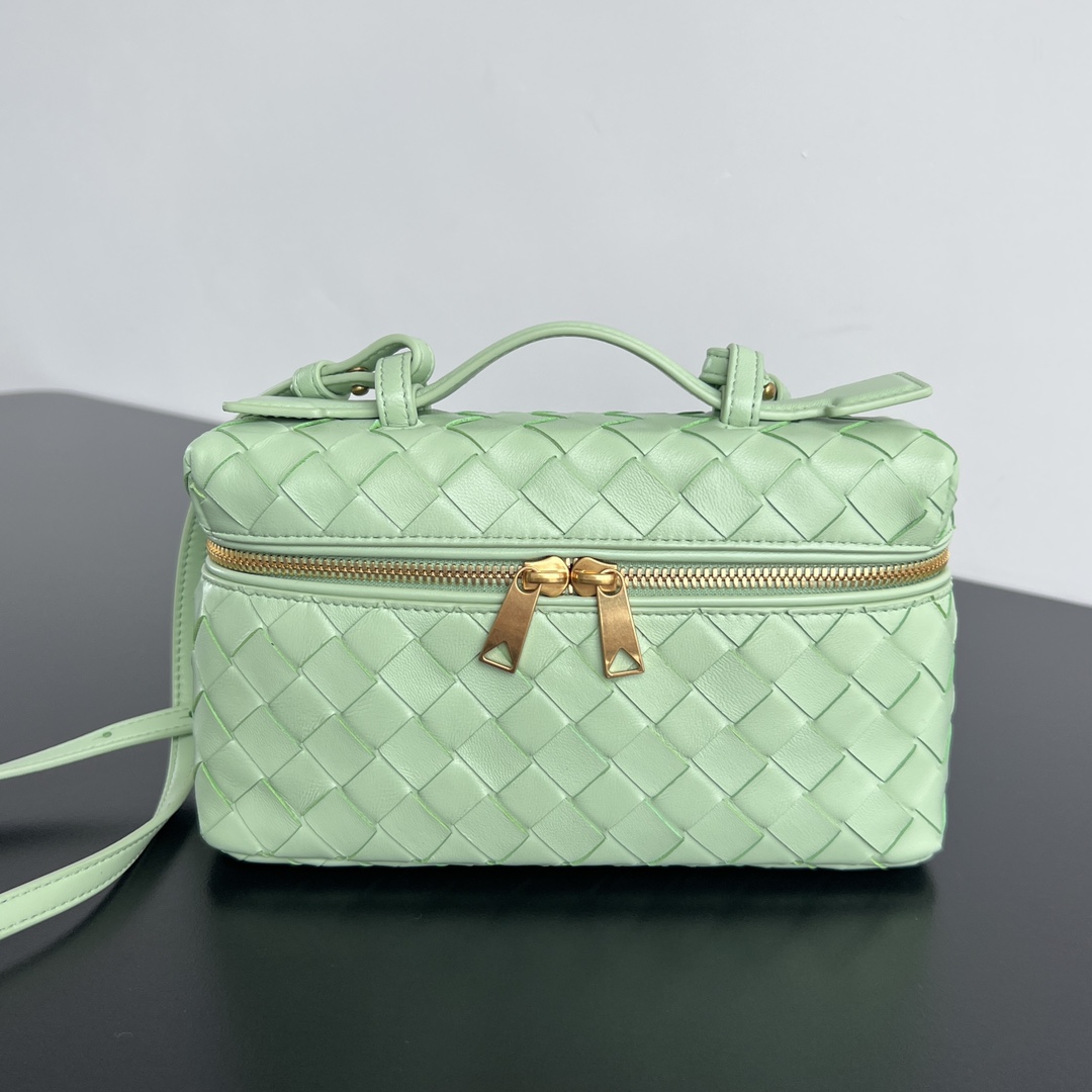 b0tte*a Ven*ta vanity case bag-22x12.5x5cm
