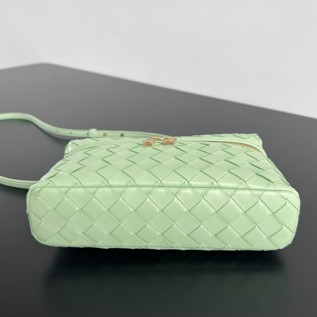 b0tte*a Ven*ta vanity case bag-22x12.5x5cm