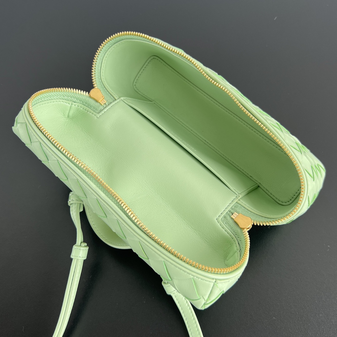 b0tte*a Ven*ta vanity case bag-22x12.5x5cm