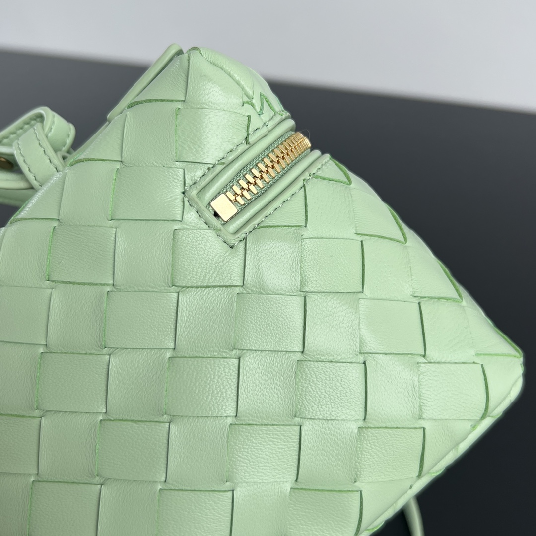 b0tte*a Ven*ta vanity case bag-22x12.5x5cm