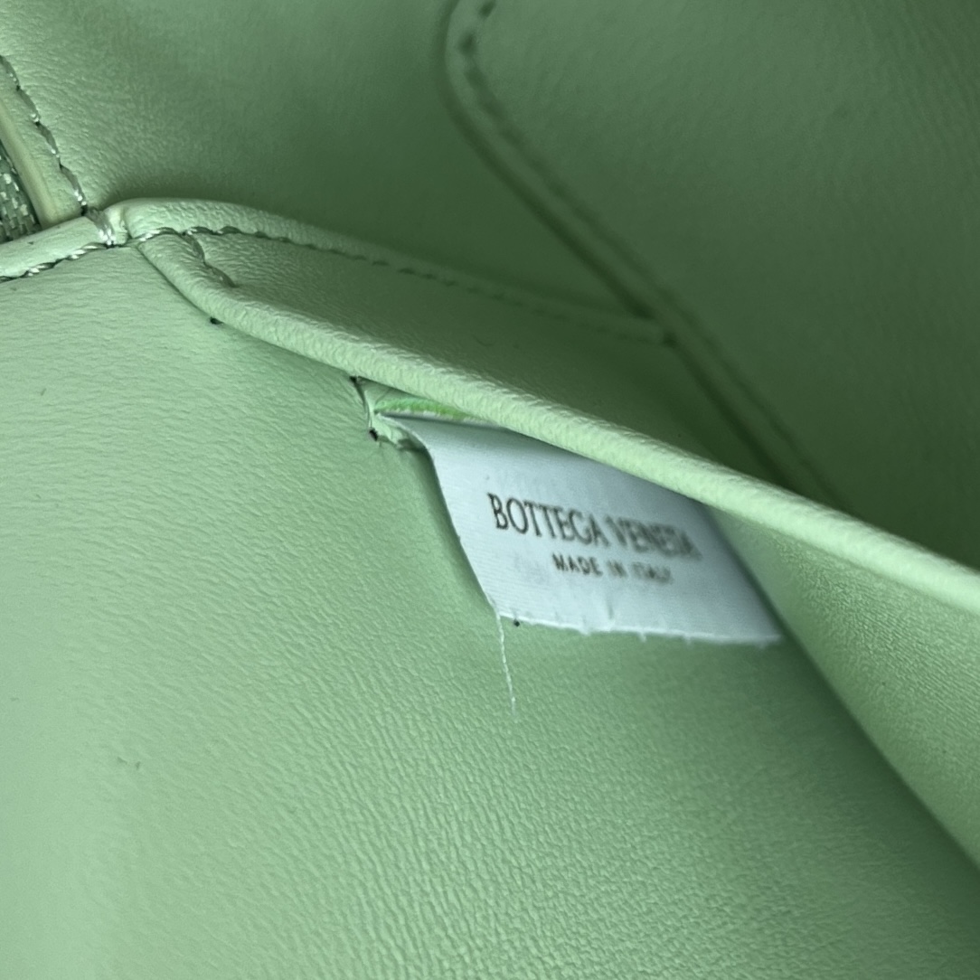 b0tte*a Ven*ta vanity case bag-22x12.5x5cm