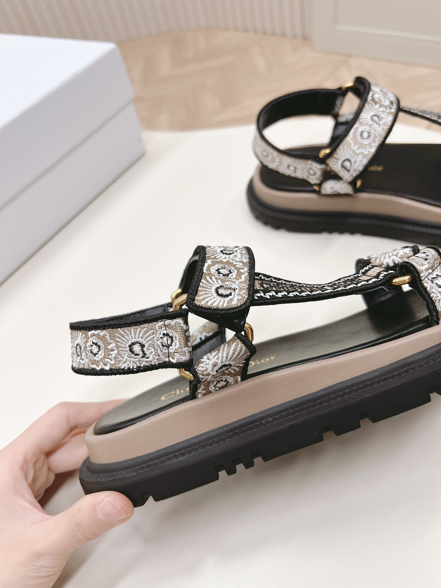 D*or sandals