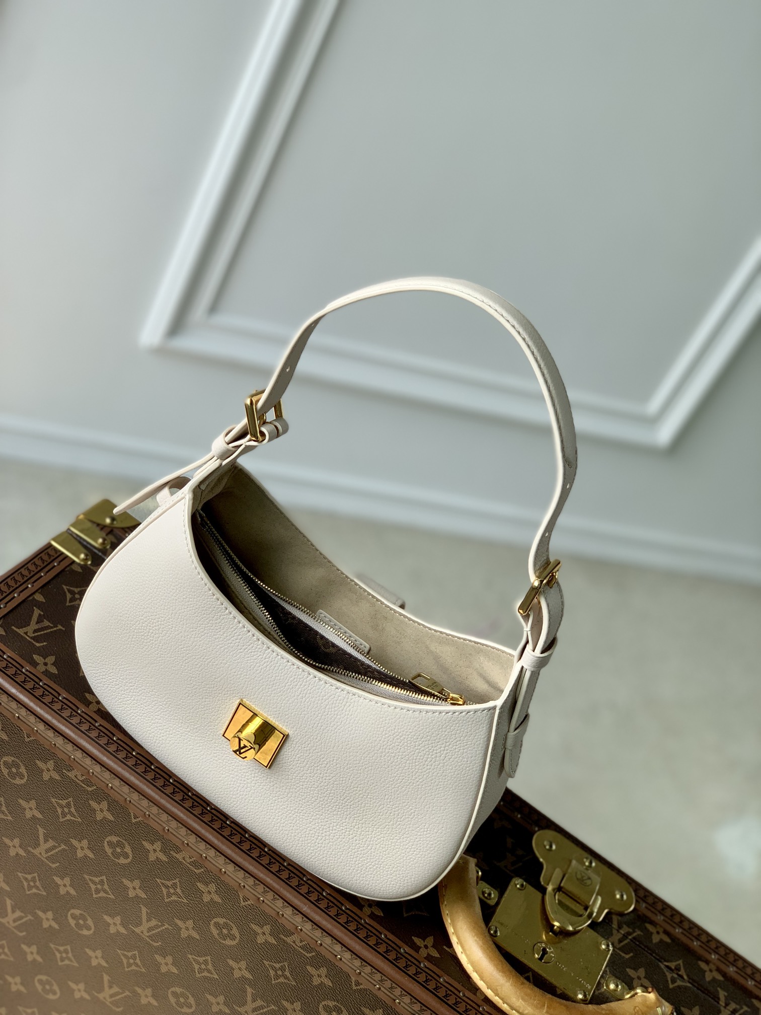 l0*is V*t0n low key shoulder bag-m24885-26 x 18 x 7cm