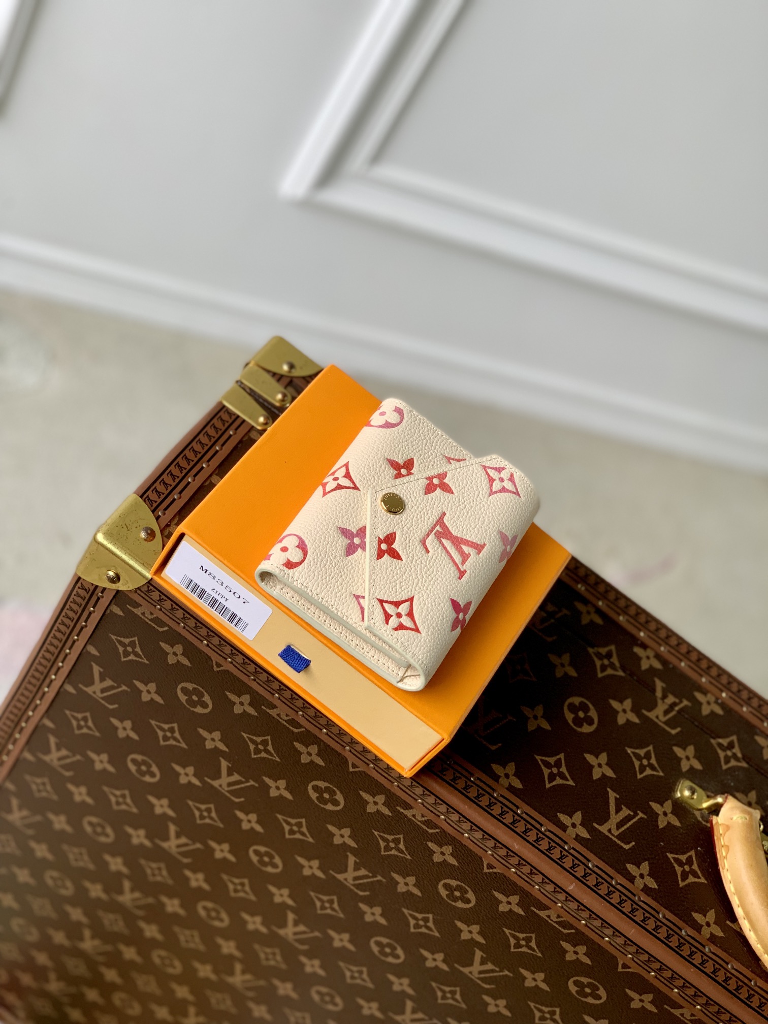 l0*is V*t0n m83507 wallet-4.3 x 3.5 x 1.2cm