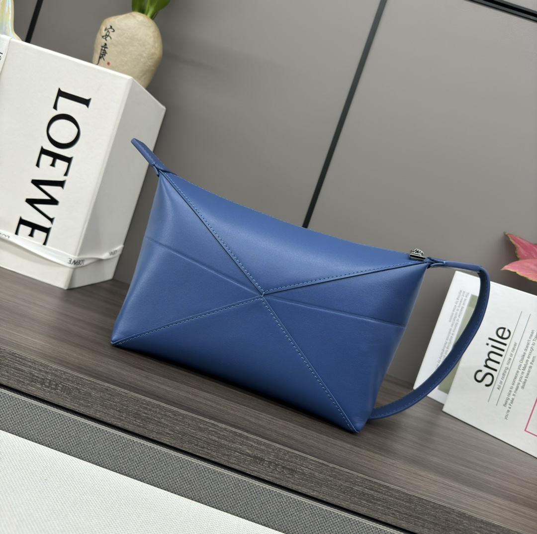 L0ew* pouch-22.7*12*15.5cm