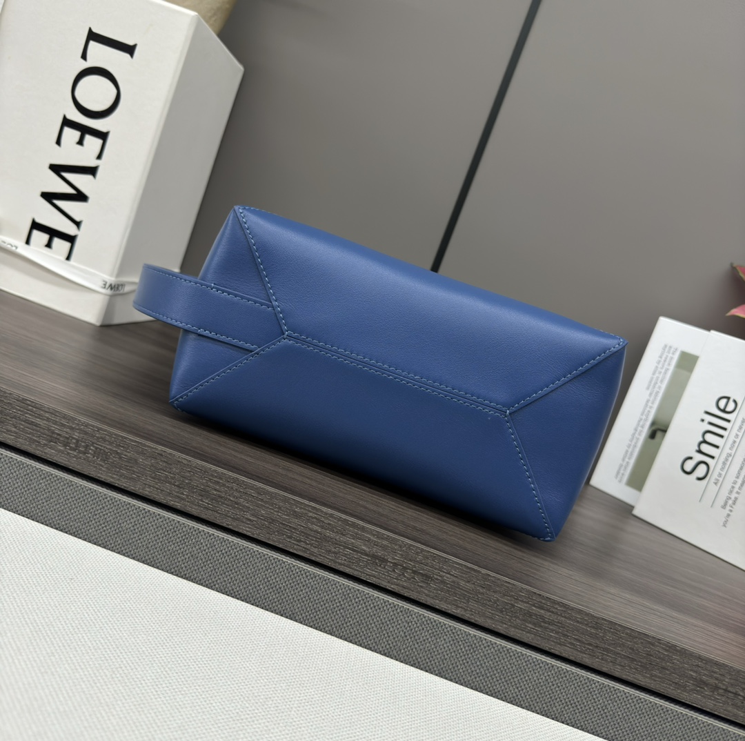 L0ew* pouch-22.7*12*15.5cm