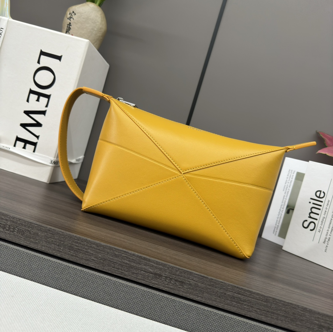 L0ew* pouch-22.7*12*15.5cm