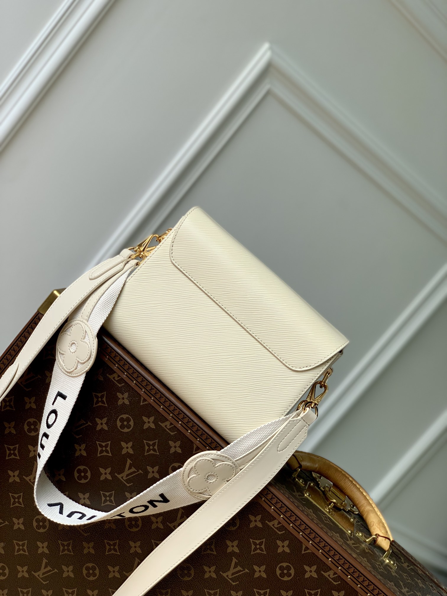 l0*is V*t0n twist mm-m21040-23 x 17 x 9.5cm