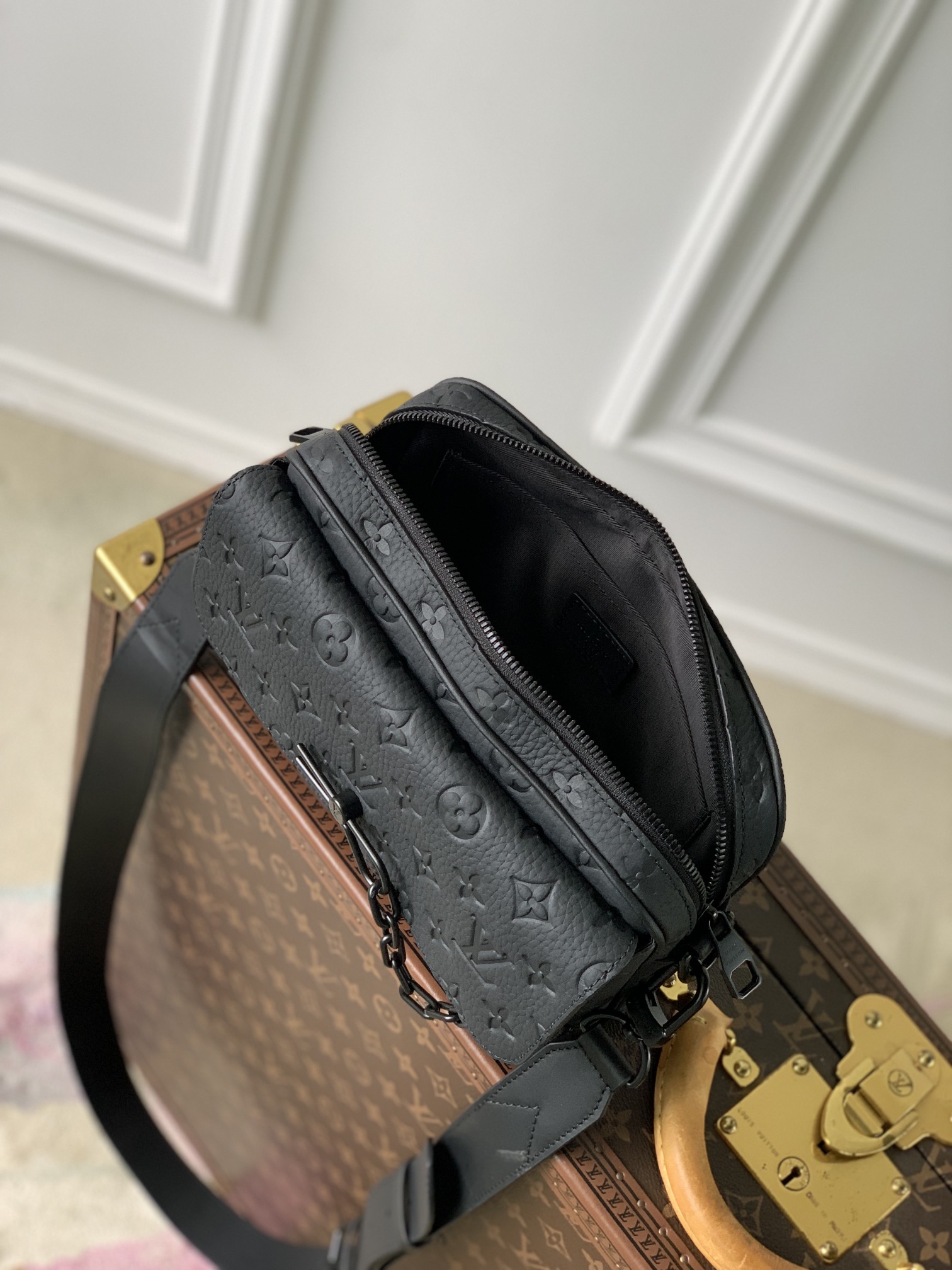 l0*is V*t0nsteamer bag-24*17*5cm