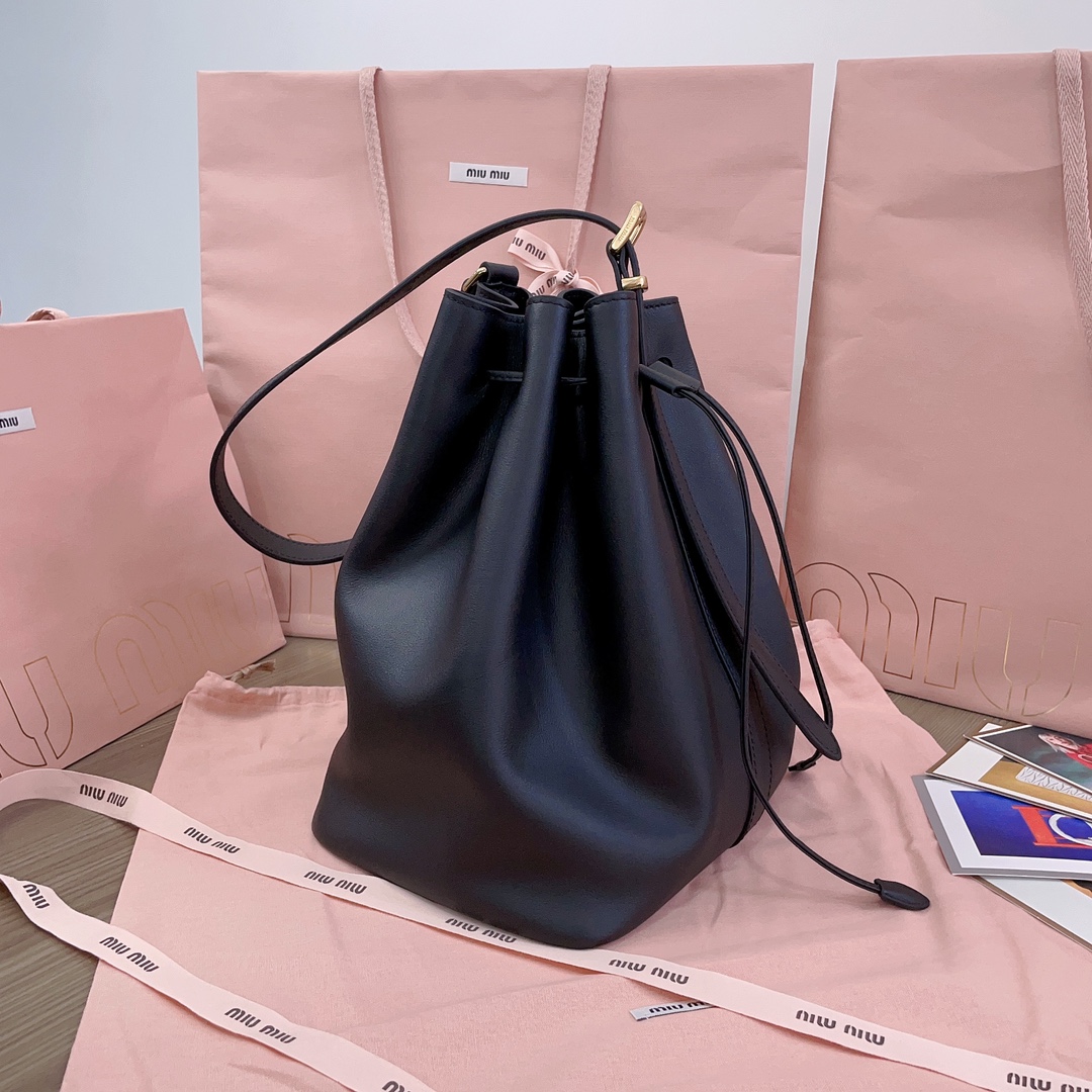 M*um*u bucket-23x 29x17cm