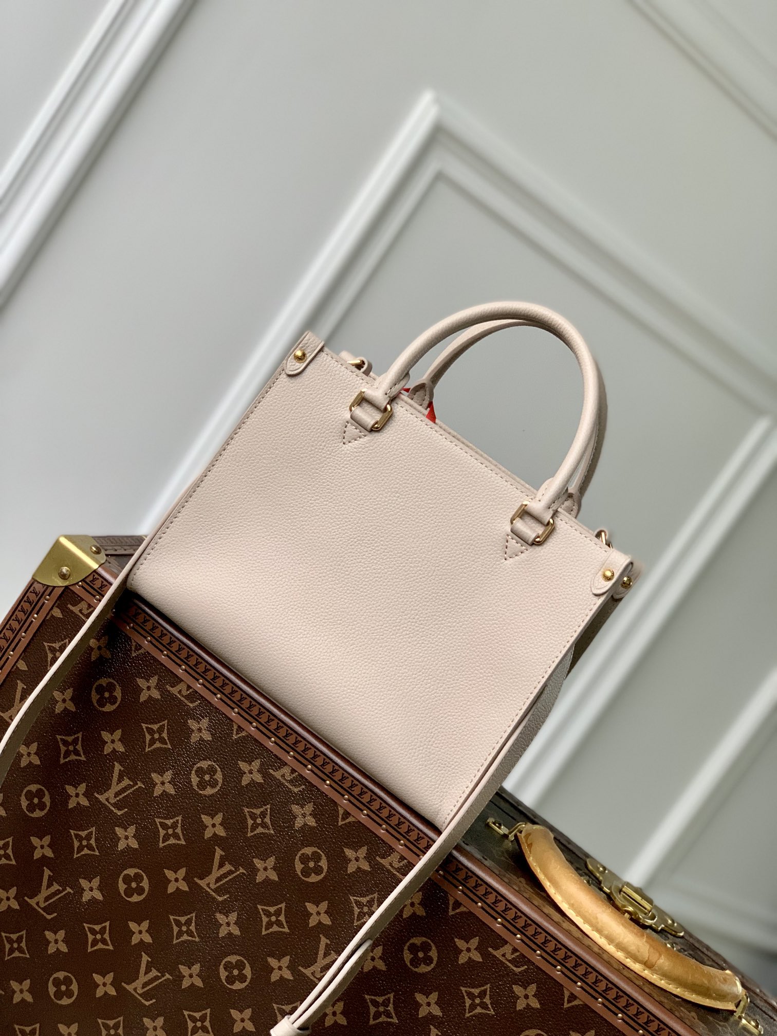 l0*is V*t0n lock and go handbag-24.5 x 19 x 10.5cm