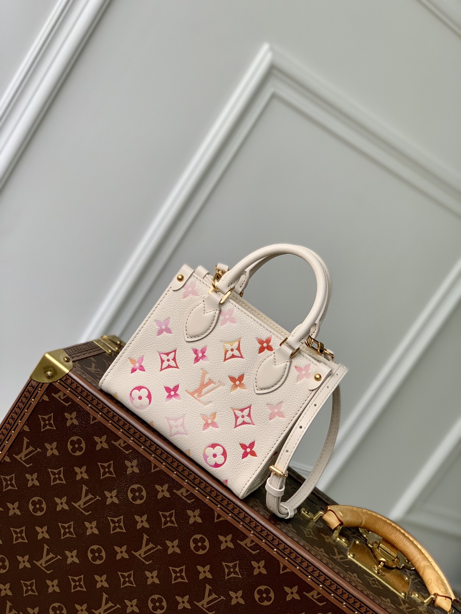 l0*is V*t0n onthego bb handbag-18*15*8.5cm