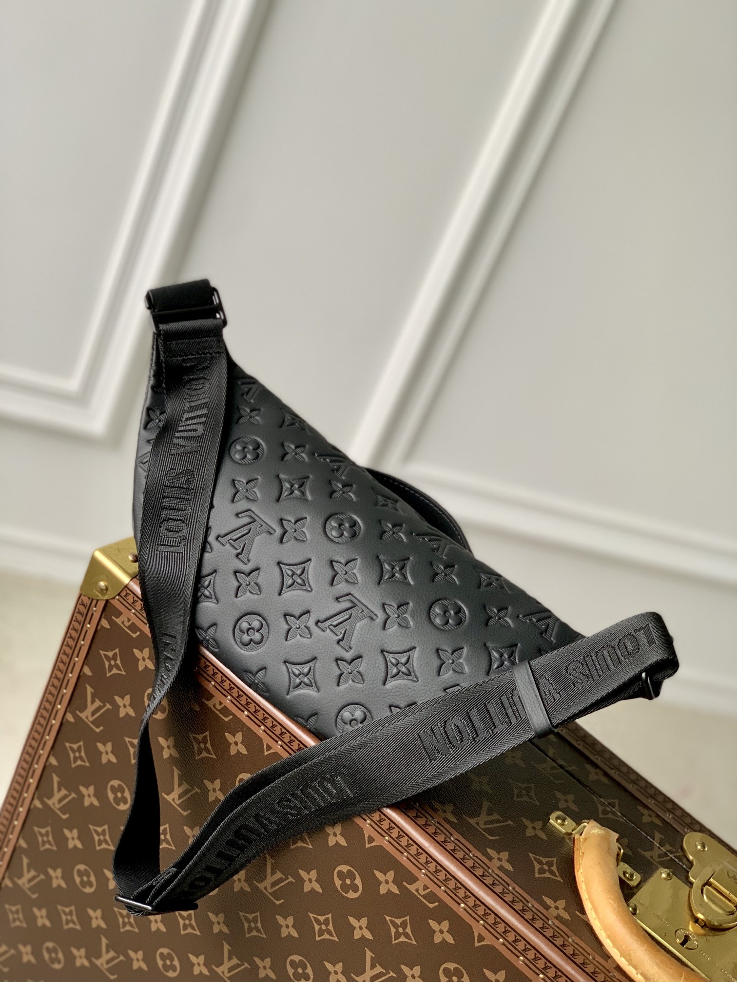 l0*is V*t0n rush waist bag-30 x 15 x 8cm