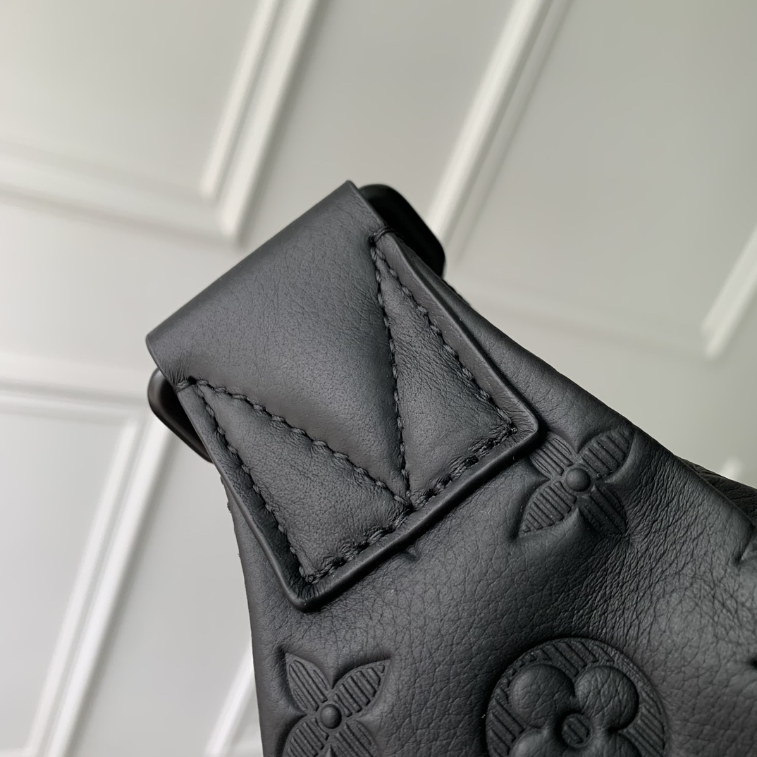 l0*is V*t0n rush waist bag-30 x 15 x 8cm