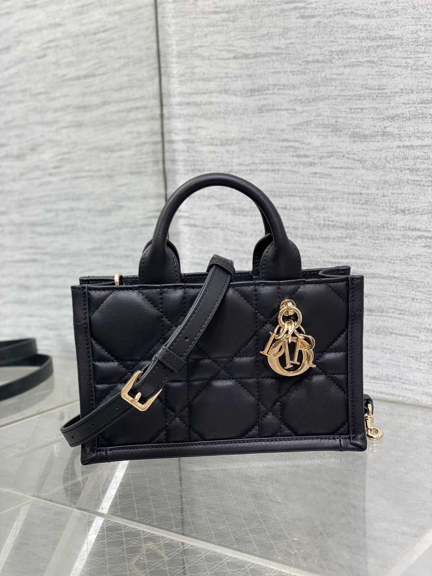 D*or book tote-21.5*13*7.5cm