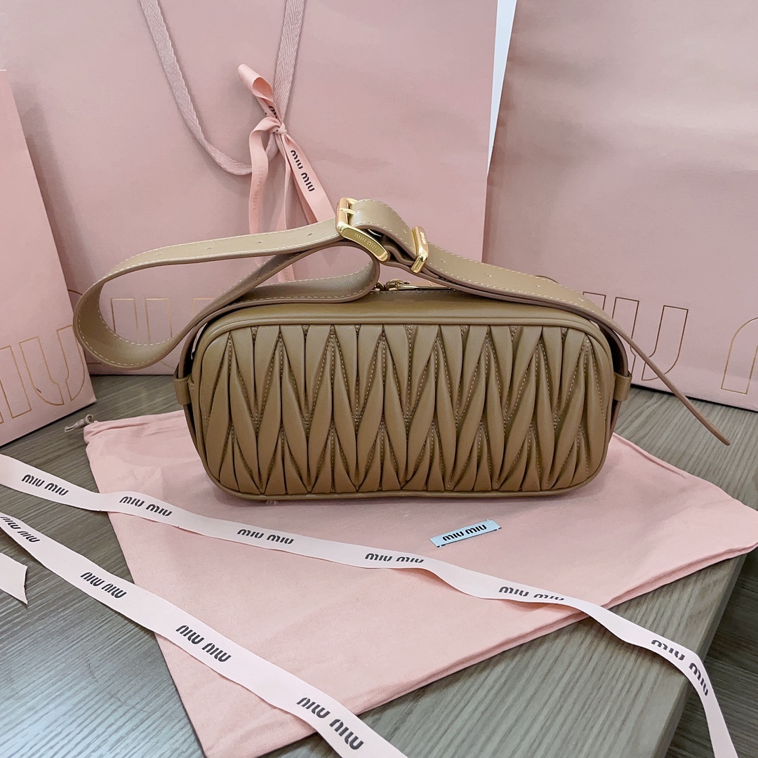 M*um*u matelassé leather shoulder 5bc158 bag-24*11.5*7cm