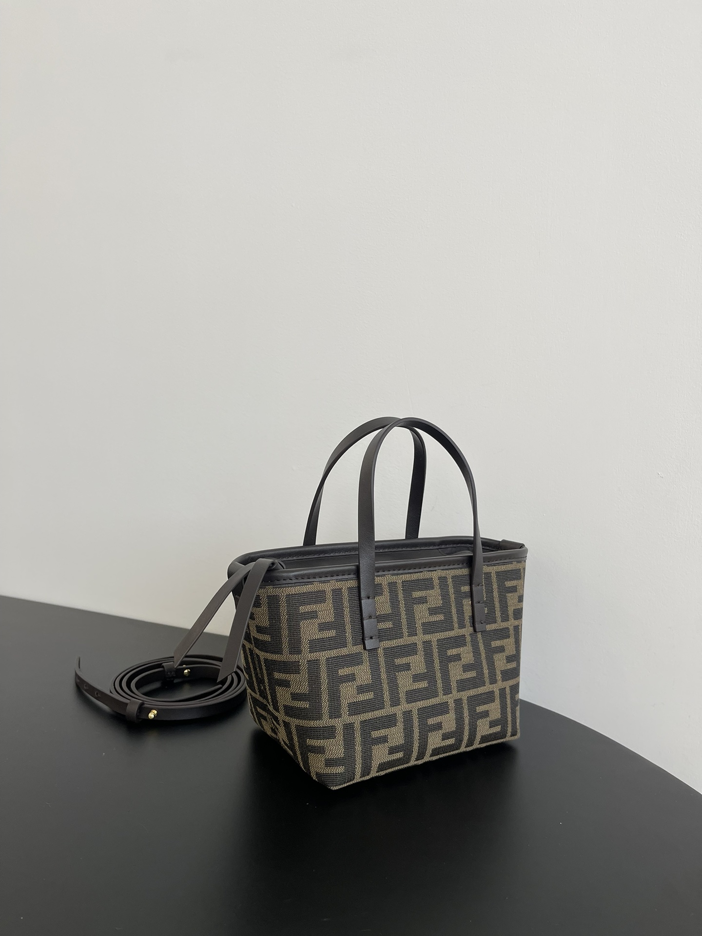 F**di vintage tote-23*19.5*15cm