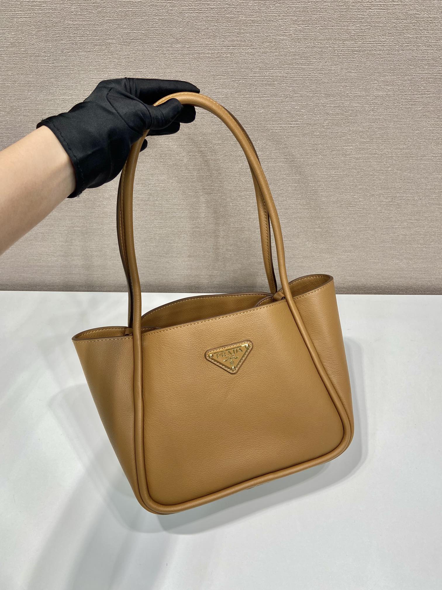 Pra*a women medium leather handbag -1bg539-25*18.5*12.5cm