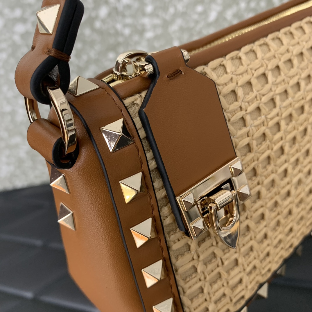 Va1e*ntin0 rockstud raffia bag-19*13*7cm