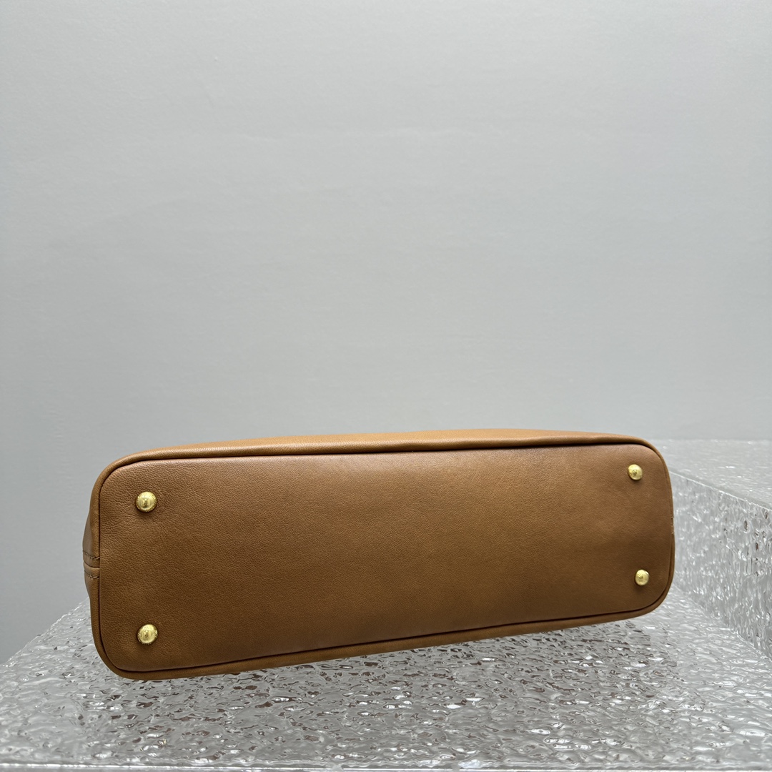 M*um*u aventure nappa tote-31x40x13cm