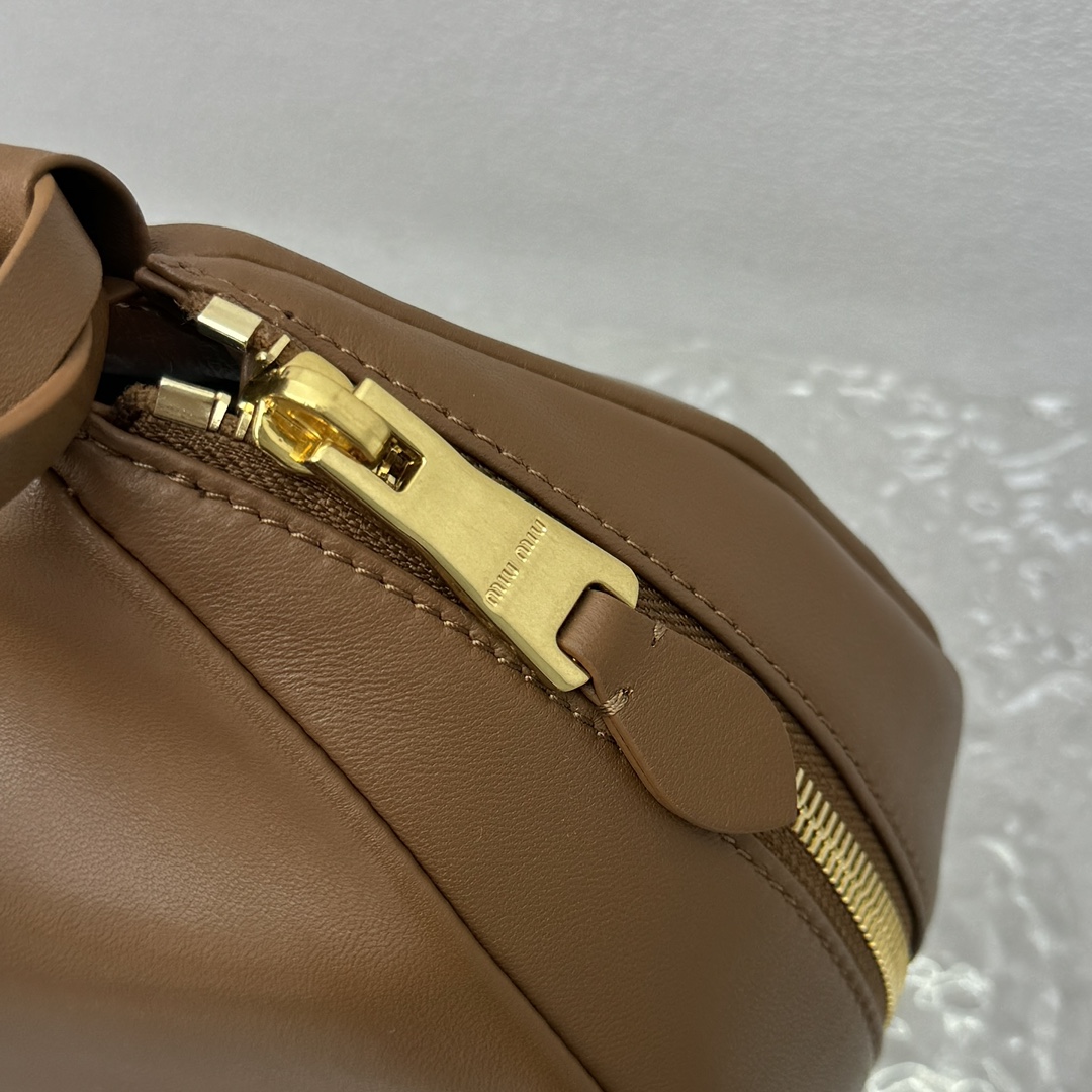 M*um*u leather hobo bag-35*18*9cm