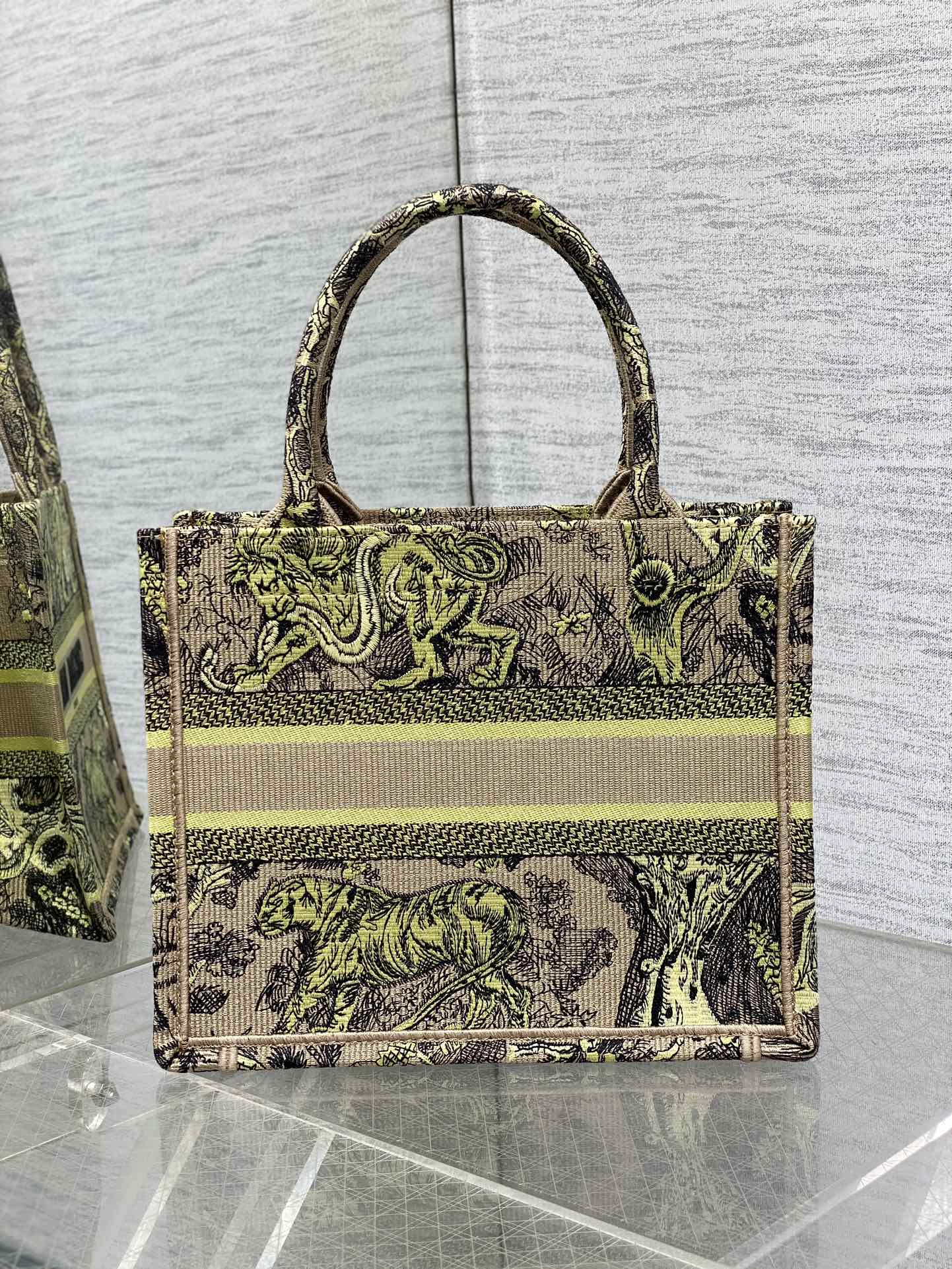 D*or small book tote-26*8*22cm