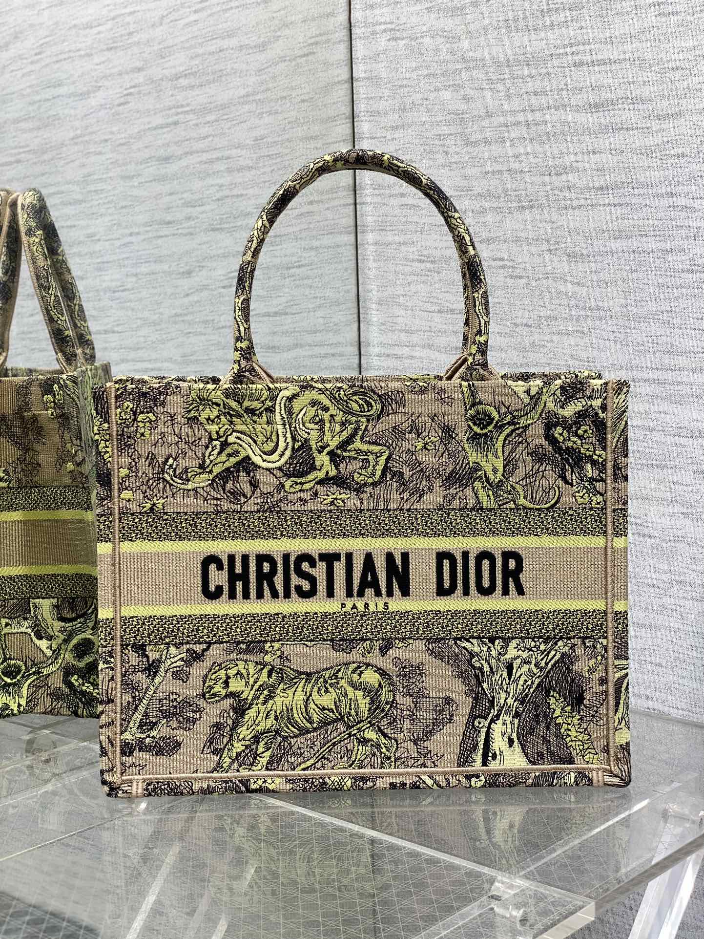 D*or small book tote-36.5cm