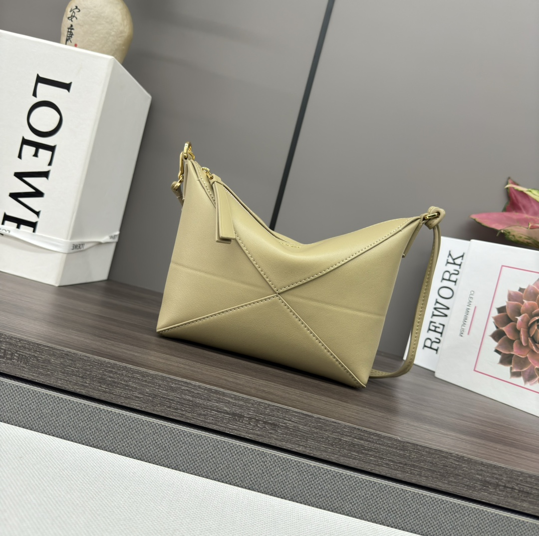 L0ew* puzzle fold pouch-23*6.5*15.5cm