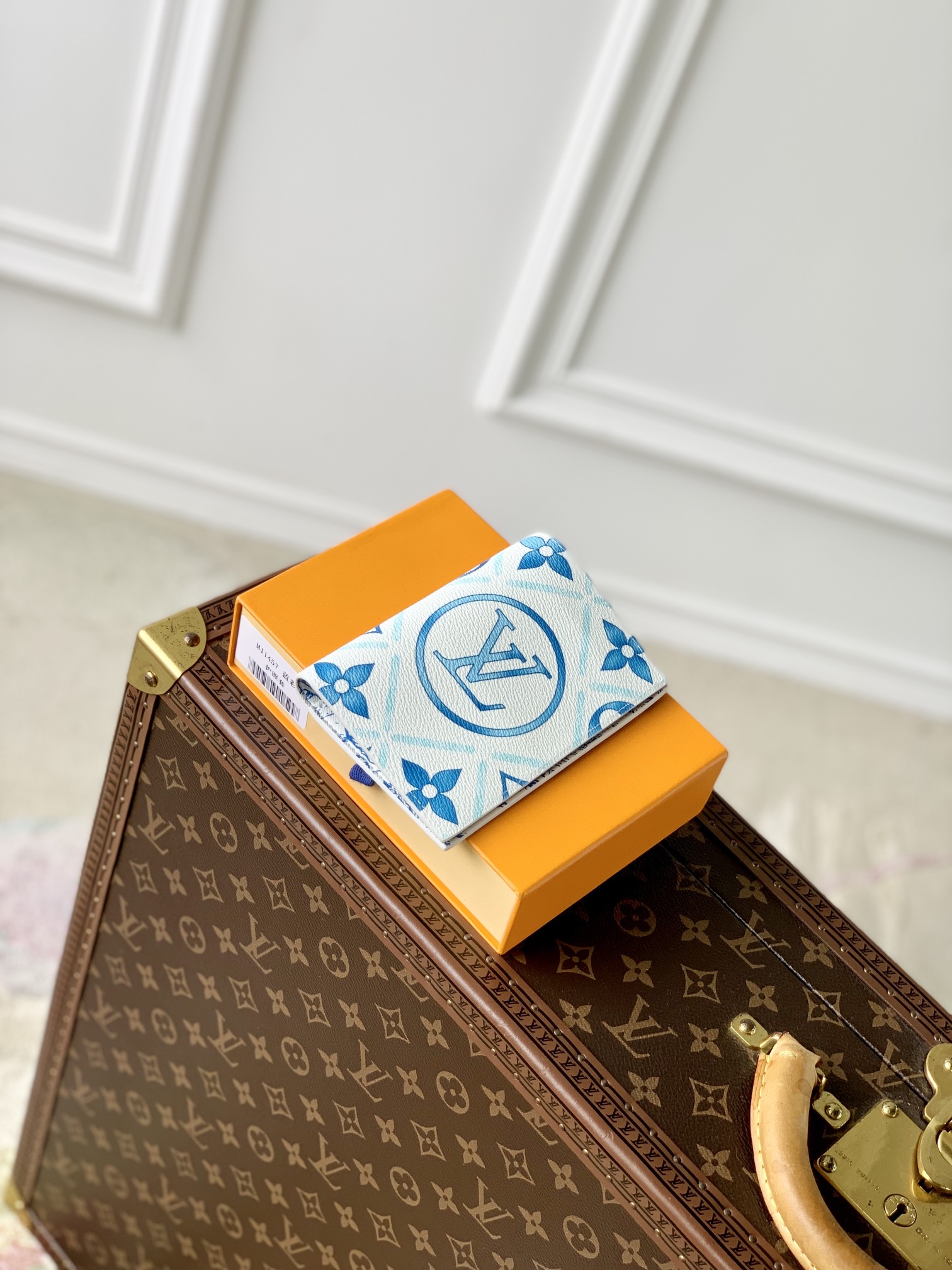 l0*is V*t0n by the pool wallet-10 x 14 x 2.5cm