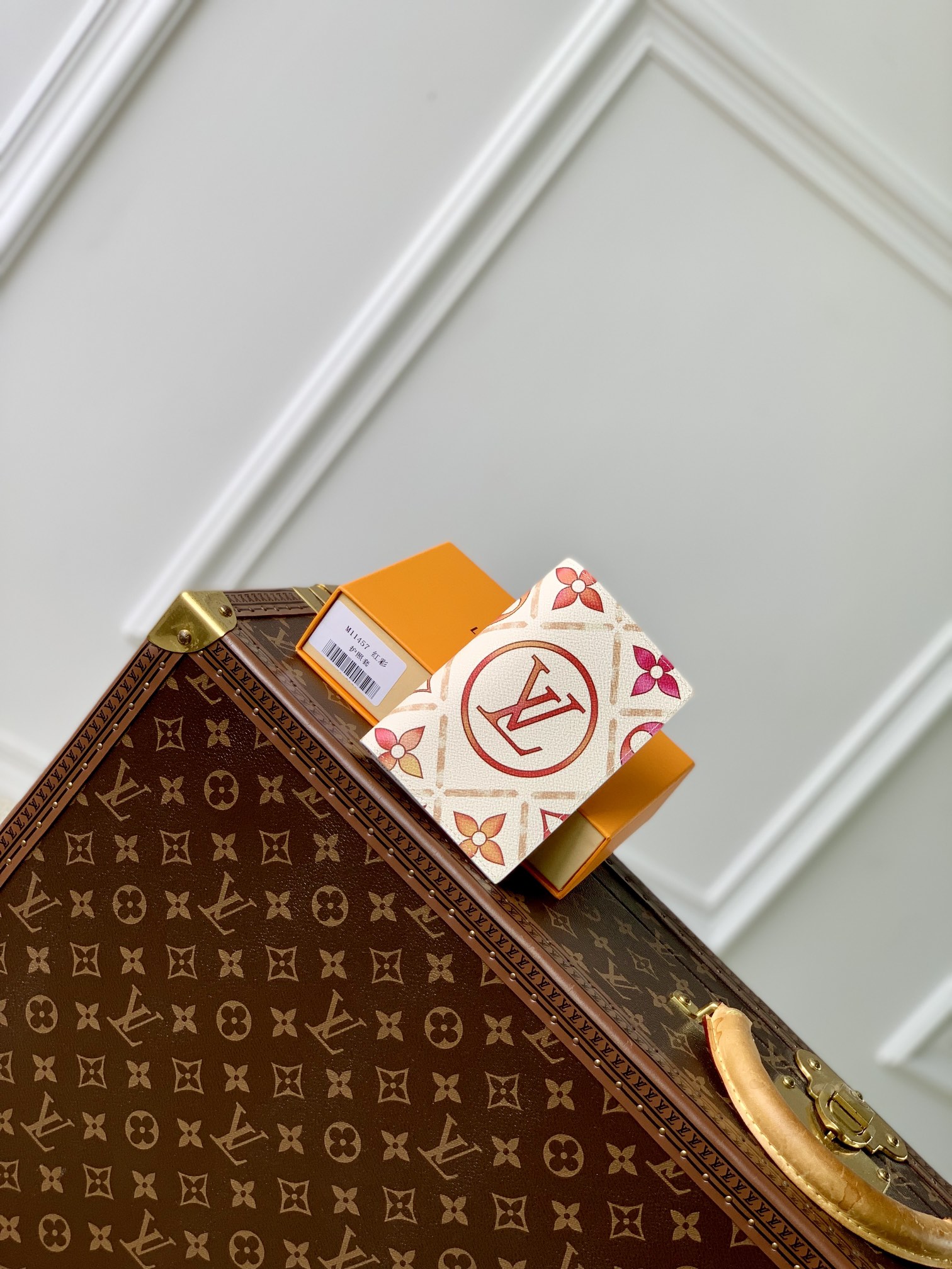 l0*is V*t0n by the pool wallet-10 x 14 x 2.5cm